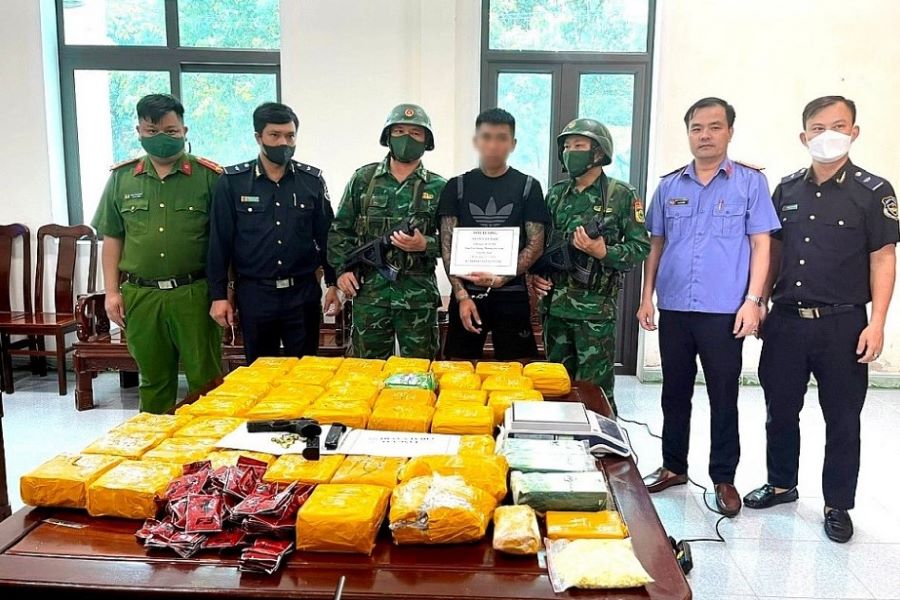 Công an Hà Tĩnh tìm chủ xe ô tô trong vụ vận chuyển ma túy “khủng” qua biên giới