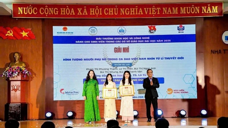 Sinh viên Trường Đại học Hồng Đức đoạt giải Nhì toàn quốc giải thưởng khoa học và công nghệ