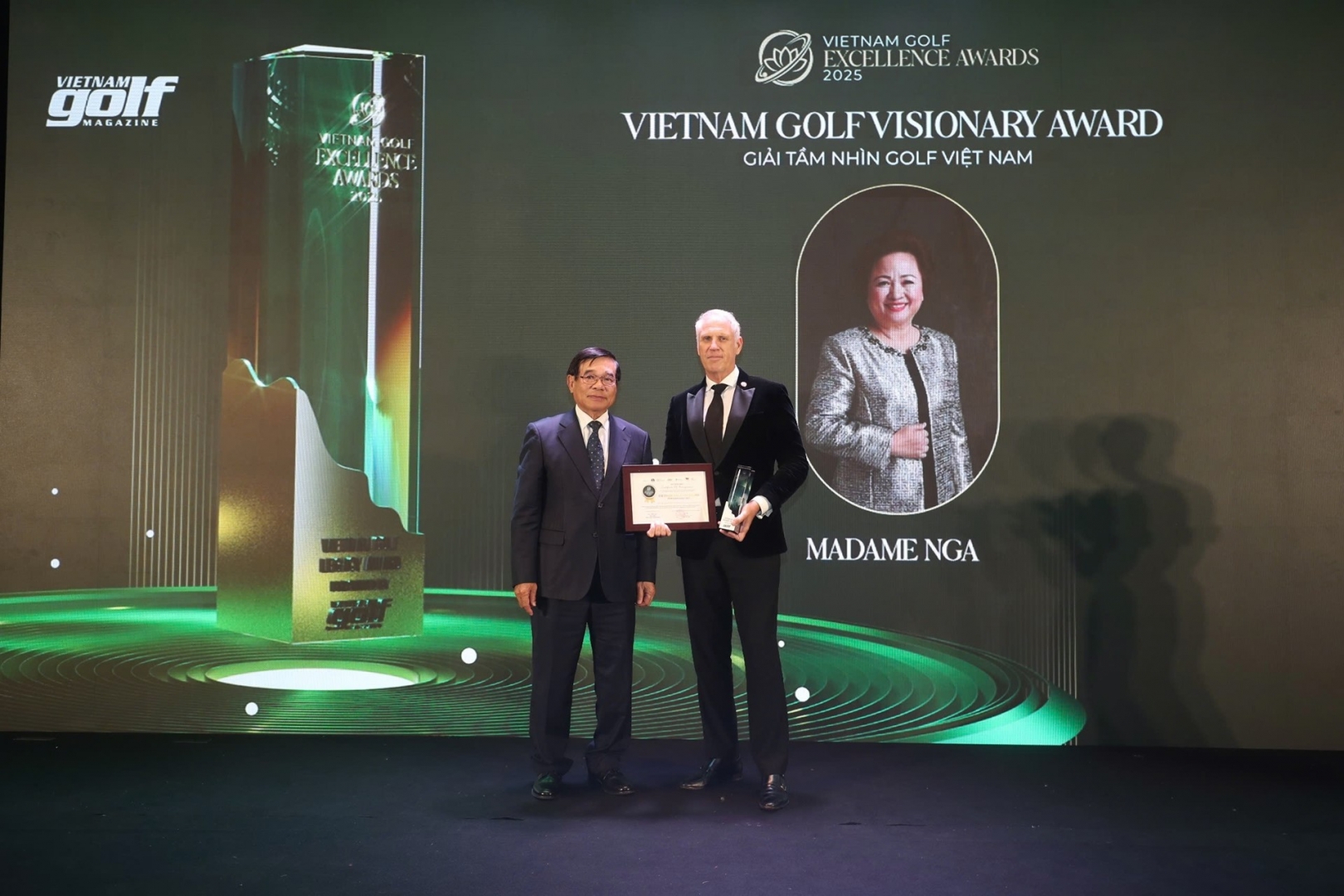 Bà Nguyễn Thị Nga được vinh danh với giải thưởng “Tầm nhìn golf Việt Nam” tại Vietnam Golf Excellence Awards 2025 Bà Nguyễn Thị Nga được vinh danh với giải thưởng “Tầm nhìn golf Việt Nam” tại Vietnam Golf Excellence Awards 2025