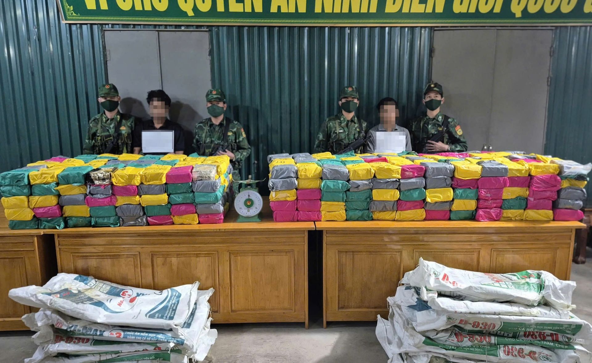 2 đối tượng người Lào bị bắt trong chuyên án QT925.3 cùng tang vật gồm 500kg ma túy