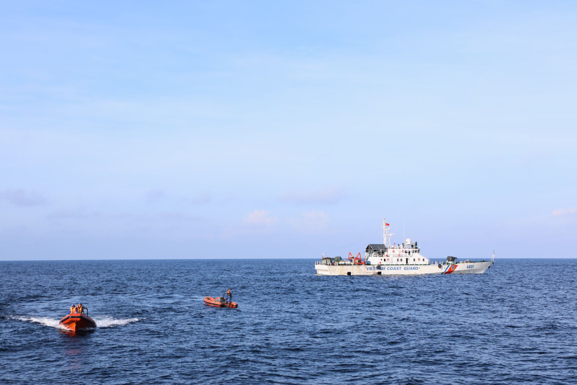 Tàu Cảnh sát biển 4031 rời bến