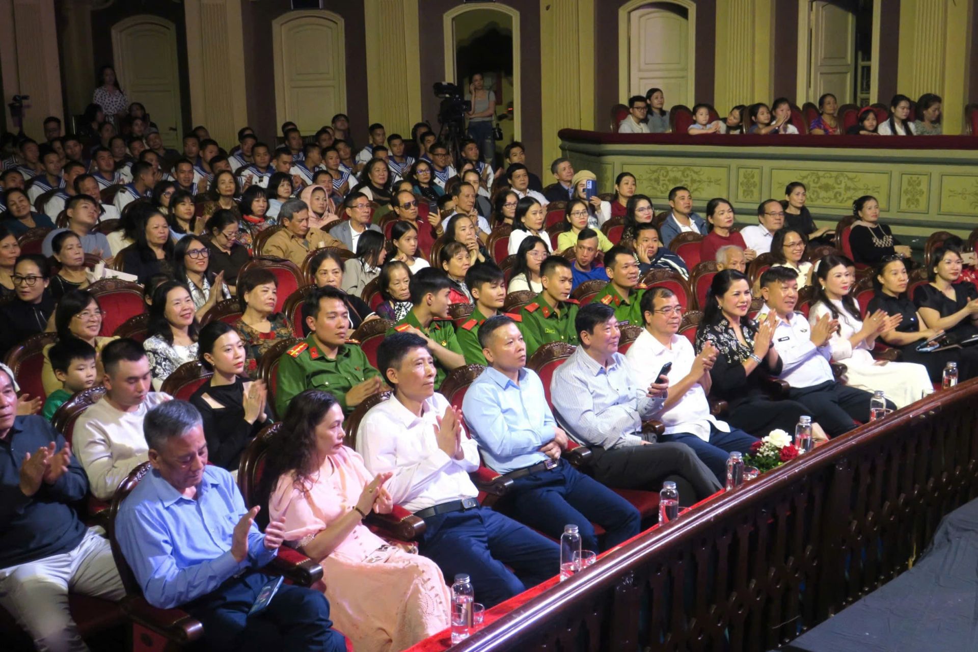 Các đại biểu tham dự. Các đại biểu tham dự.