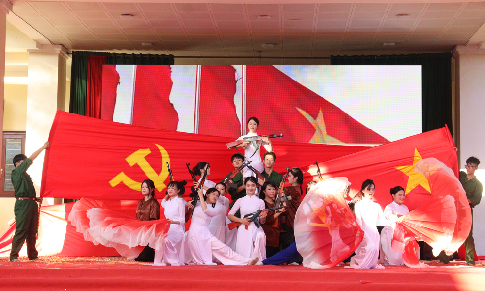 Một tiết mục tham gia cuộc thi Tìm kiếm tài năng Trường Trung học phổ thông Hàn Thuyên.