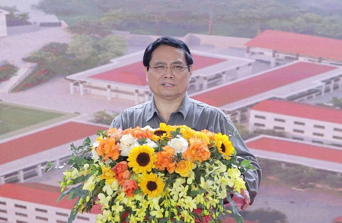 Thủ tướng Chính phủ Phạm Minh Chính phát biểu tại lễ khởi công xây dựng các trường phổ thông nội trú liên cấp tiểu học và THCS tại các xã biên giới đất liền sáng 9/11, điểm cầu Trường nội trú liên cấp Tiểu học và THCS Yên Khương, tỉnh Thanh Hóa.