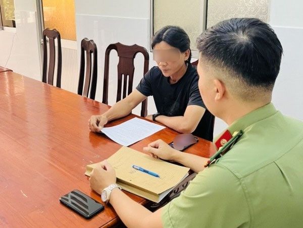 Công an Cà Mau xử phạt người đăng tải video có nội dung sai sự thật về việc tinh gọn bộ máy