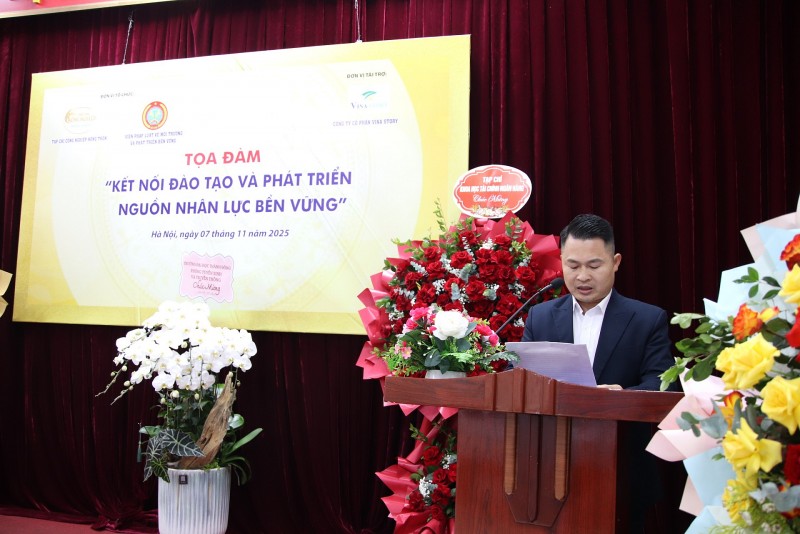 Ông Nguyễn Bá Lương – Tổng Giám đốc Công ty Cổ phần Vina Story trình bày tham luận