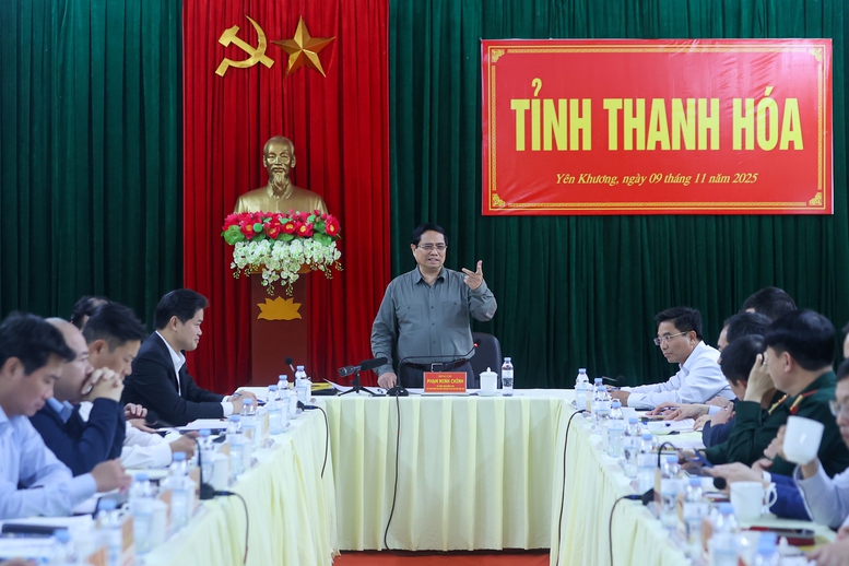 Thủ tướng đề nghị Thanh Hóa cần tiếp tục quan tâm chăm lo đời sống vật chất, tinh thần của nhân dân, nhất là ở vùng sâu, vùng xa, vùng dân tộc thiểu số, biên giới, hải đảo - Ảnh: VGP/Nhật Bắc