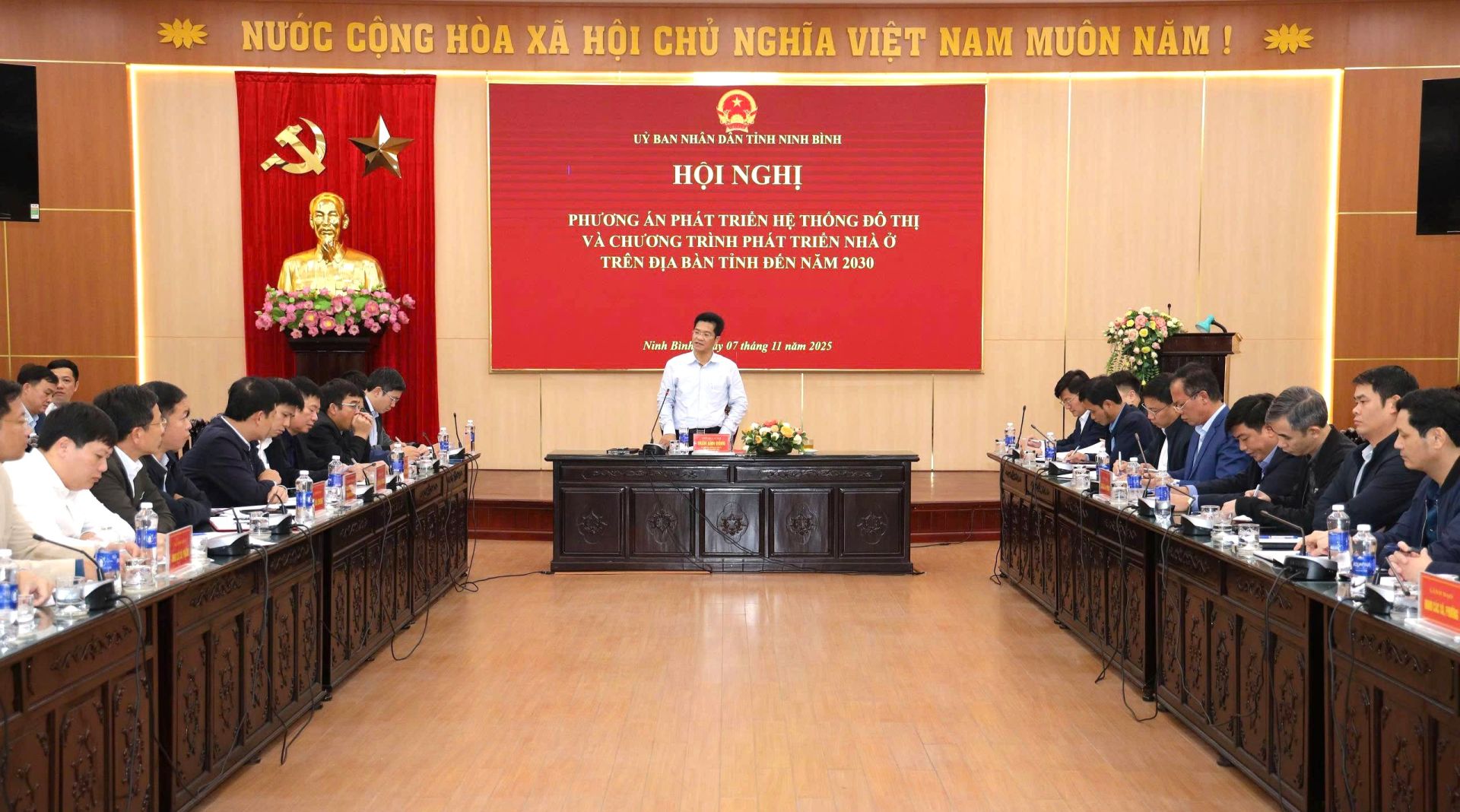 Phó Chủ tịch UBND tỉnh Ninh Bình Trần Anh Dũng vừa chủ trì hội nghị