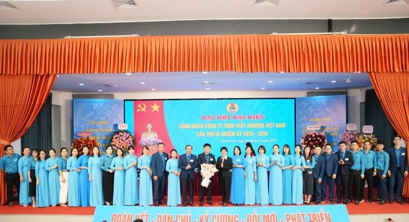 Ban Chấp hành Công đoàn cơ sở Công ty TNHH Giầy Annora Việt Nam nhiệm kỳ 2025-2030 ra mắt đại hội.