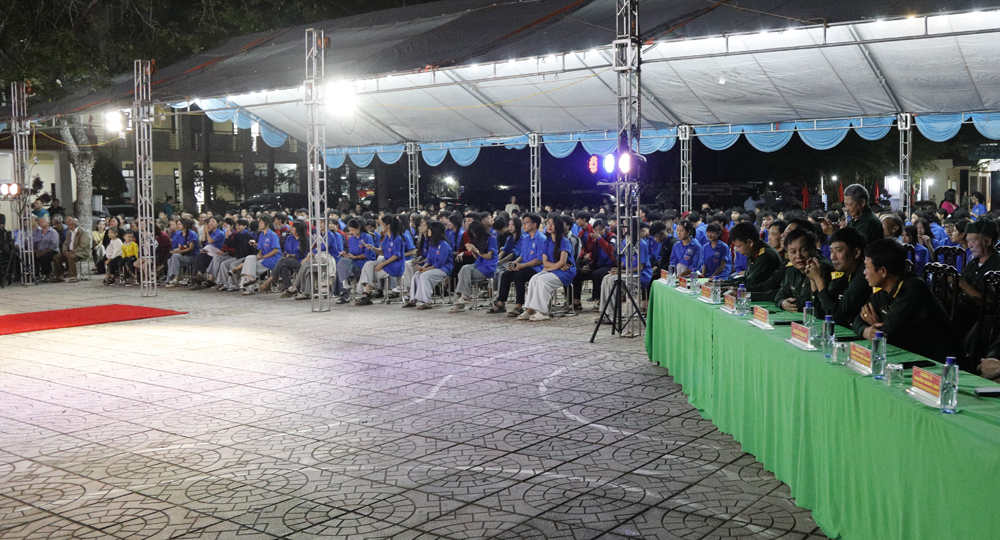 Các đại biểu dự buổi tuyên truyền pháp luật.