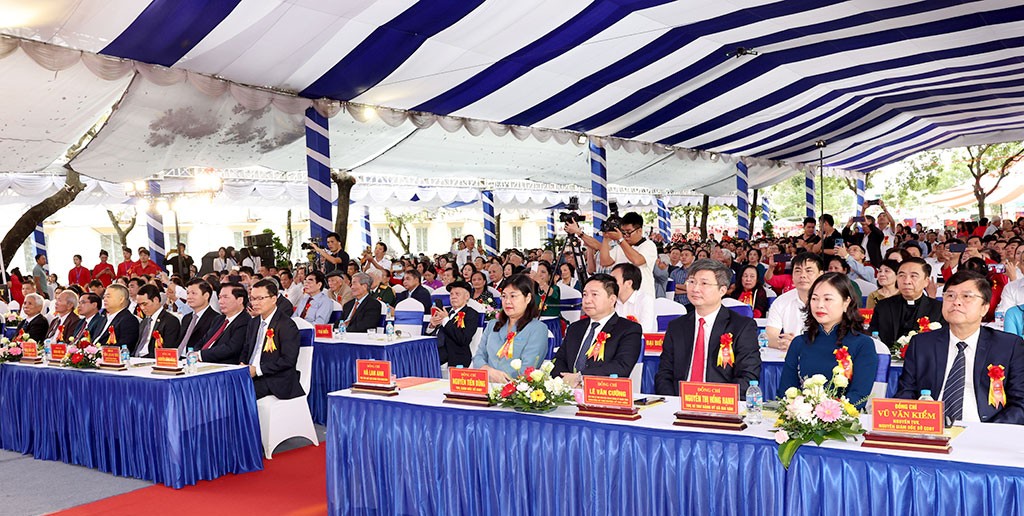 Trường THPT Gia Viễn B kỷ niệm 60 năm xây dựng và trưởng thành