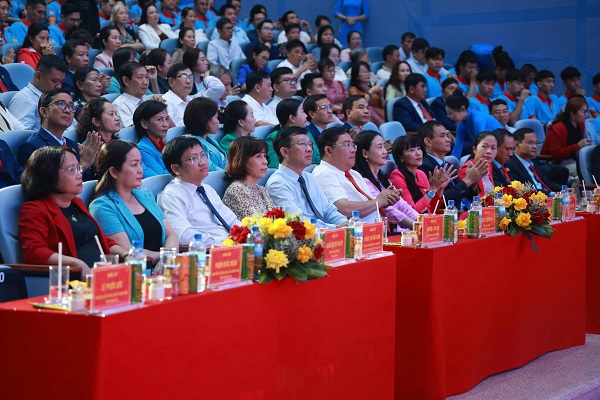 Đại biểu đến dự