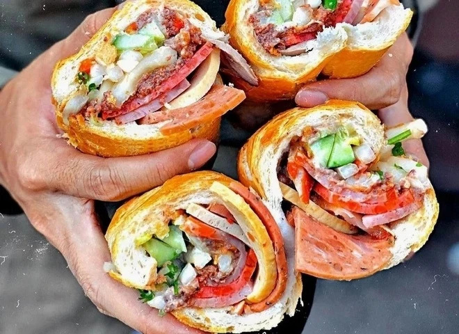 Hàng trăm người phải nhập viện cấp cứu với các triệu chứng đau bụng, tiêu chảy và sốt cao sau khi ăn bánh mì. Ảnh minh họa: Hetagram.