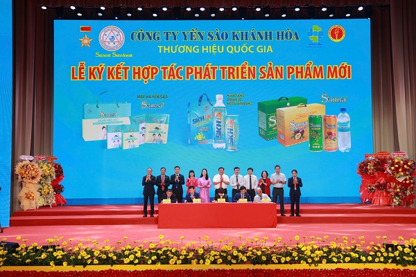 Lễ ký kết hợp tác giữa Công ty Yến sào Khánh Hòa với các đối tác khách hàng