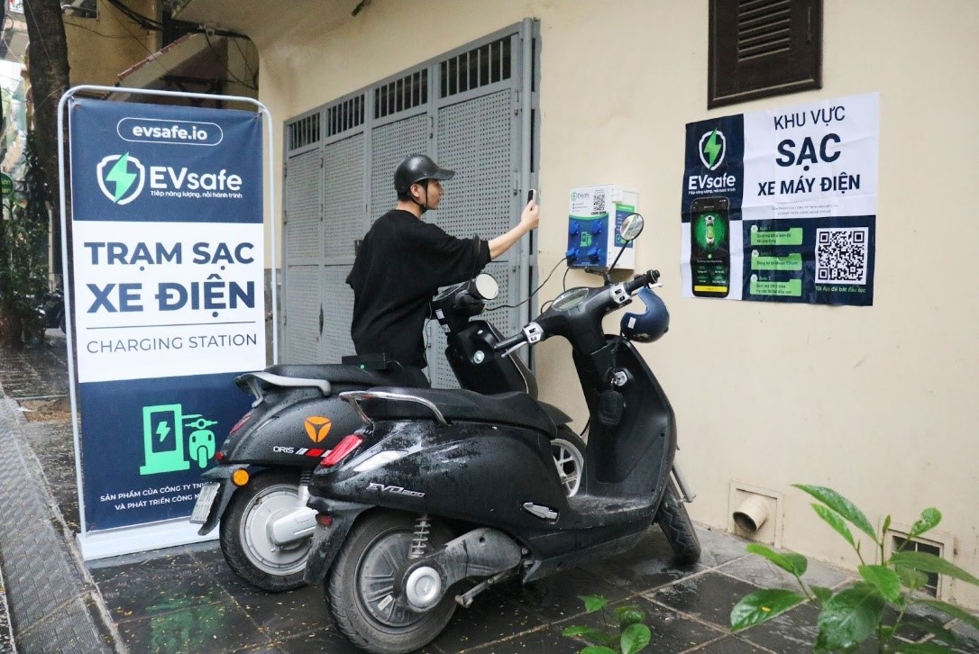 EVsafe cung cấp c&aacute;c trụ sạc th&ocirc;ng minh mang lại trải nghiệm tiện lợi cho kh&aacute;ch h&agrave;ng tr&ecirc;n qu&aacute; tr&igrave;nh chuyển đổi xanh