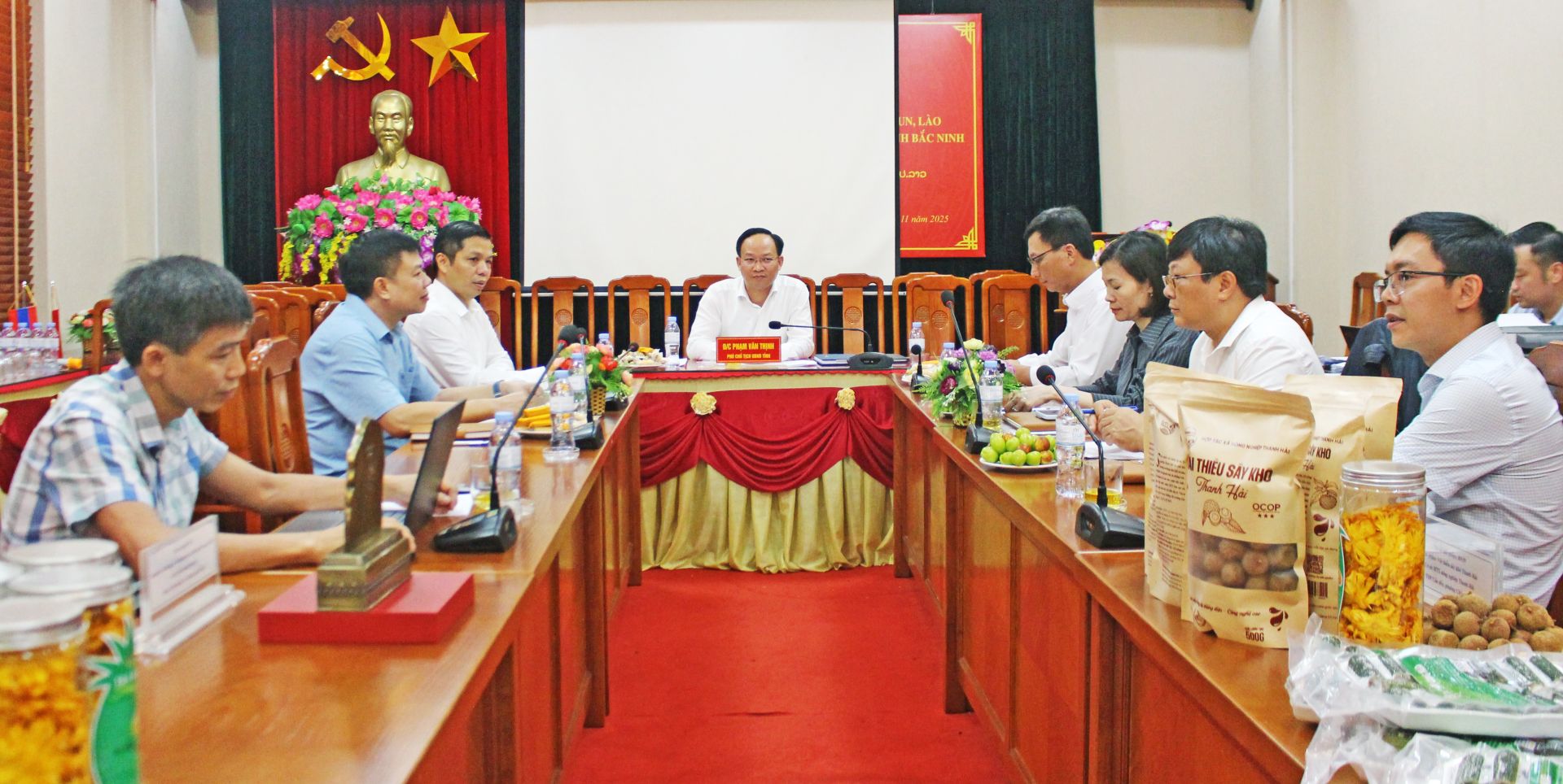 Đồng chí Phạm Văn Thịnh chủ trì buổi làm việc. Đồng chí Phạm Văn Thịnh chủ trì buổi làm việc.