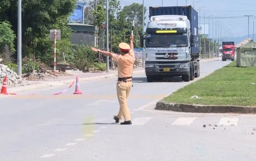 TP.HCM tăng cường tuần tra, xử lý vi phạm xe tải trọng lớn