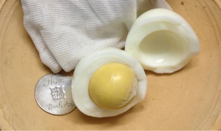 “Đánh cảm” bằng trứng gà và bạc: Lợi ích và cảnh báo từ chuyên gia Đông y