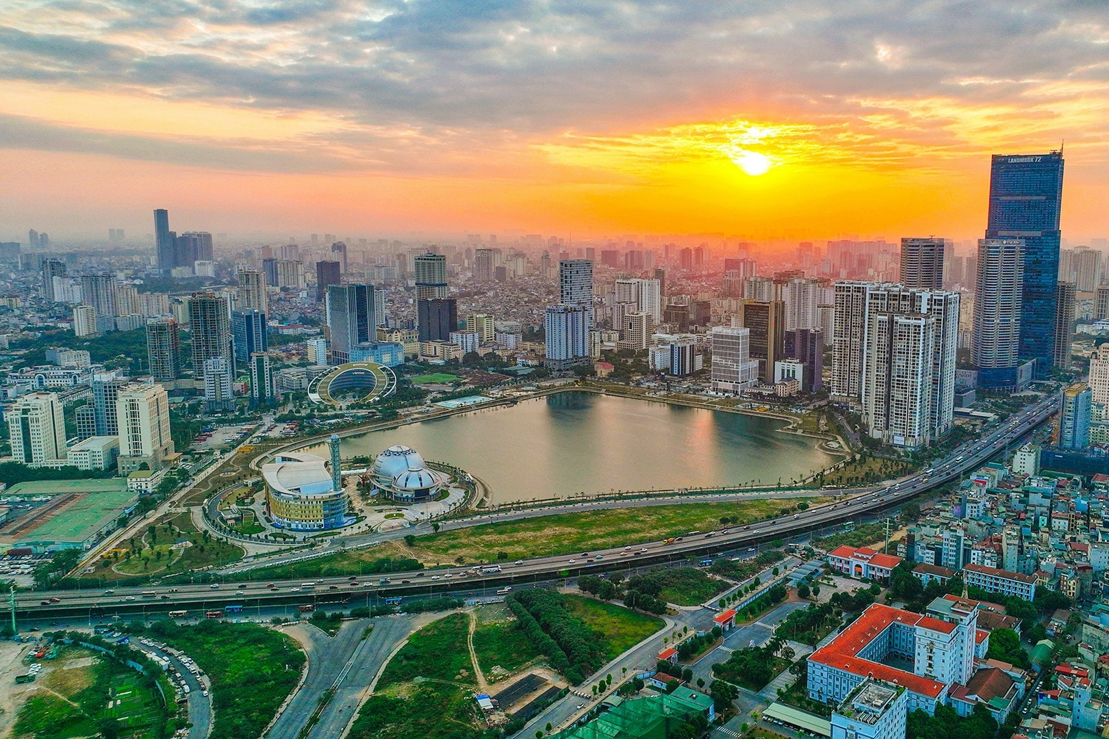 Hà Nội: Giấc mơ an cư của người dân ngày càng xa tầm với