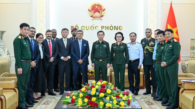 Các đại biểu tại buổi tiếp. Các đại biểu tại buổi tiếp.