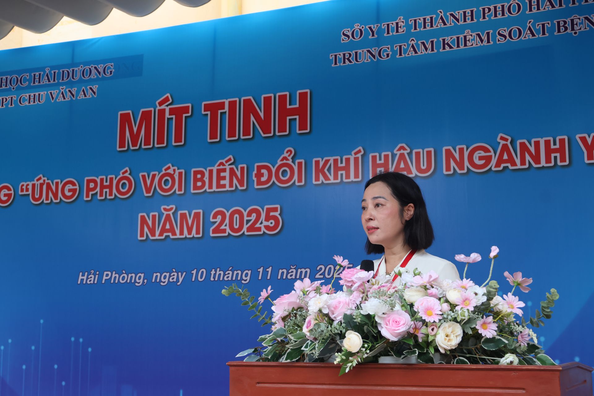 Đại diện l&atilde;nh đạo Trường THPT Chu Văn An ph&aacute;t biểu hưởng ứng.