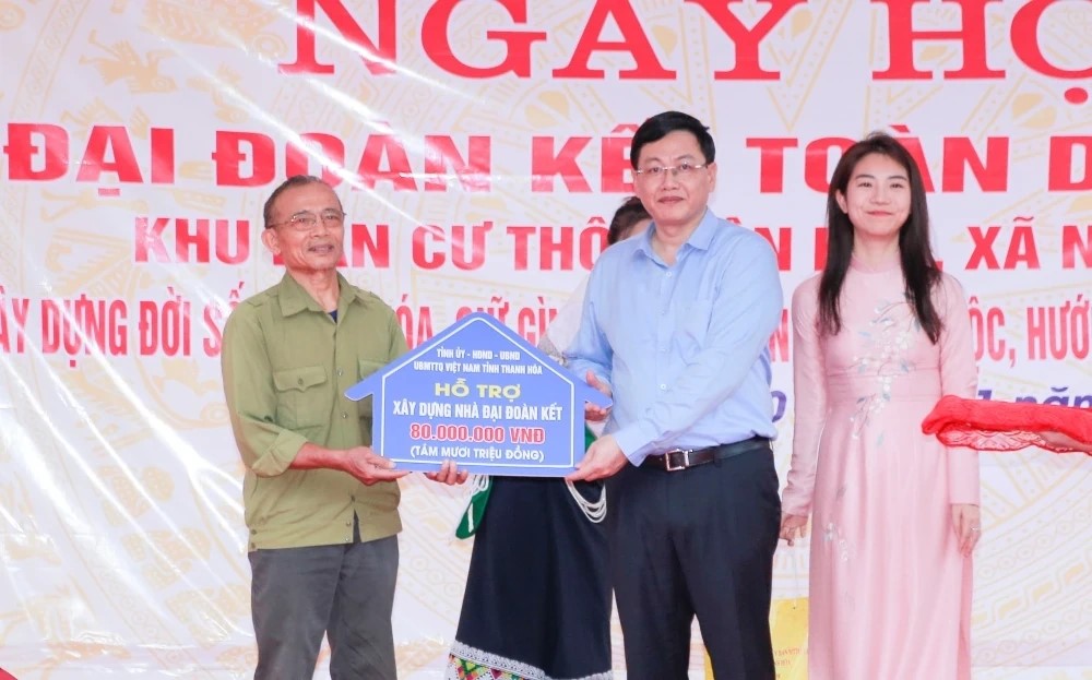 Phó Chủ tịch UBND tỉnh Thanh Hóa dự ngày hội Đại đoàn kết toàn dân tộc tại xã Ngọc Lặc