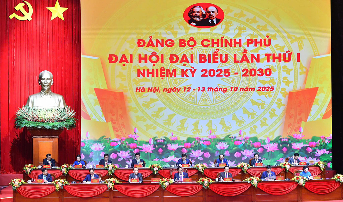 Đoàn Chủ tịch chủ trì phiên trù bị Đoàn Chủ tịch chủ trì phiên trù bị