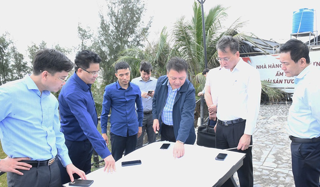 Bí thư Tỉnh ủy Nguyễn Hữu Nghĩa và các đại biểu kiểm tra, khảo sát tại khu vực quy hoạch khu đô thị Đồng Châu (xã Đồng Châu). Bí thư Tỉnh ủy Nguyễn Hữu Nghĩa và các đại biểu kiểm tra, khảo sát tại khu vực quy hoạch khu đô thị Đồng Châu (xã Đồng Châu).