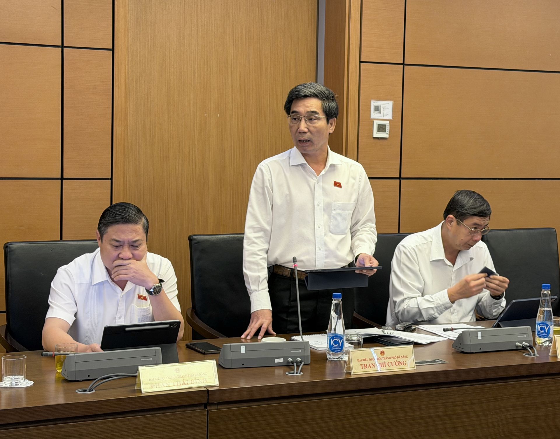 Đại biểu Trần Chí Cường - Đoàn ĐBQH TP. Đà Nẵng phát biểu