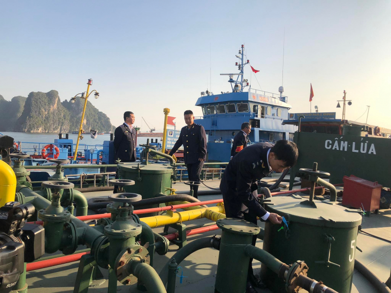 Chống buôn lậu trên biển