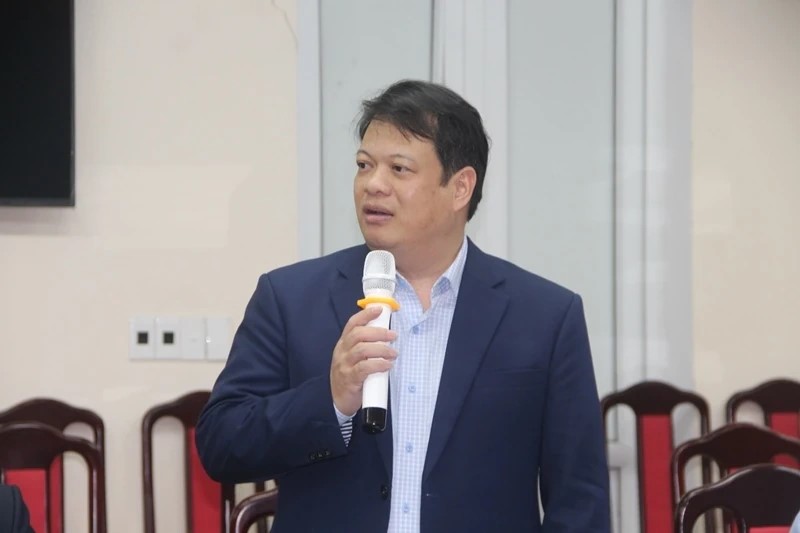 Đại diện lãnh đạo Trường Đại học Hồng Đức phát biểu tại buổi làm việc.