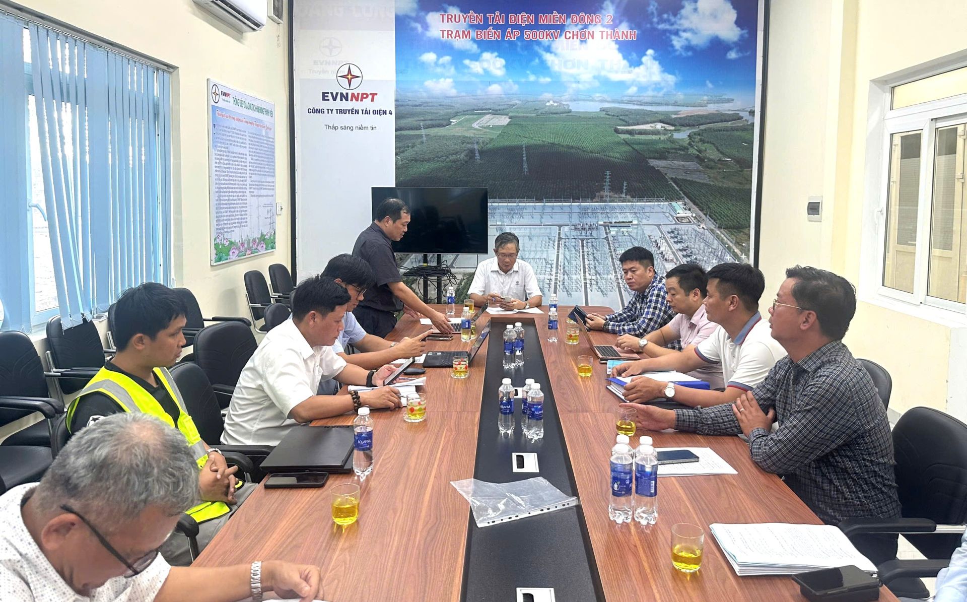 Phó Tổng giám đốc EVNNPT Nguyễn Ngọc Tân chủ trì họp điều độ dự án