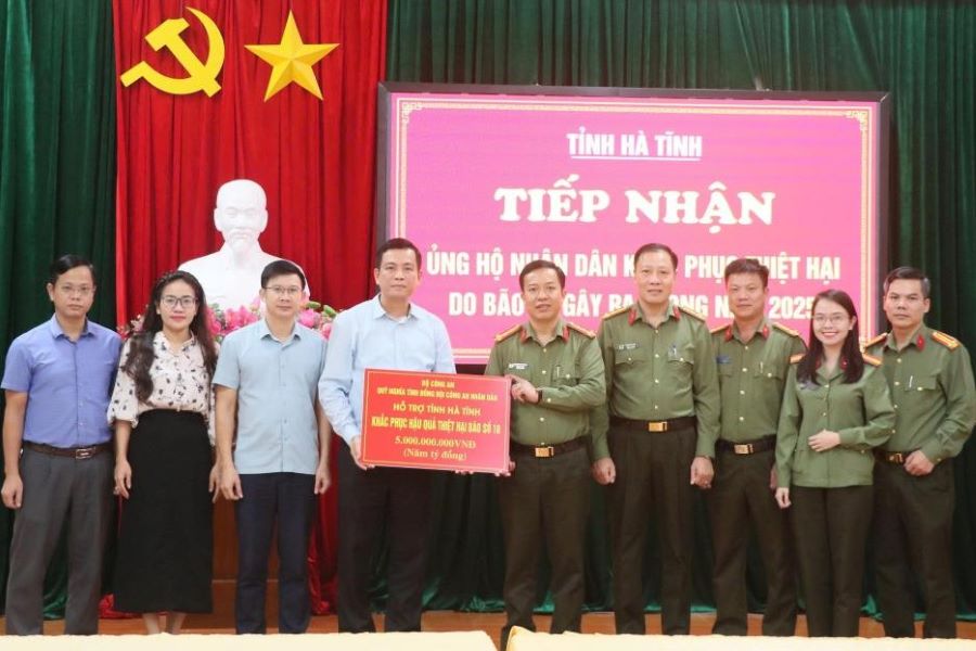 Bộ Công an trích 5 tỷ đồng từ Quỹ Nghĩa tình đồng đội hỗ trợ Hà Tĩnh khắc phục hậu quả bão lũ.