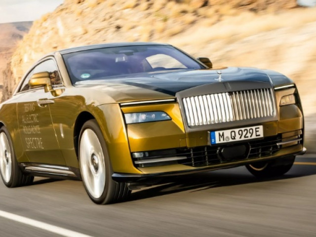 Rolls-Royce, thương hiệu xe siêu sang vốn không cần đến giảm giá, vừa có động thái bất ngờ khi đưa ra ưu đãi thuê xe 5.000 USD cho mẫu xe thuần điện Spectre
