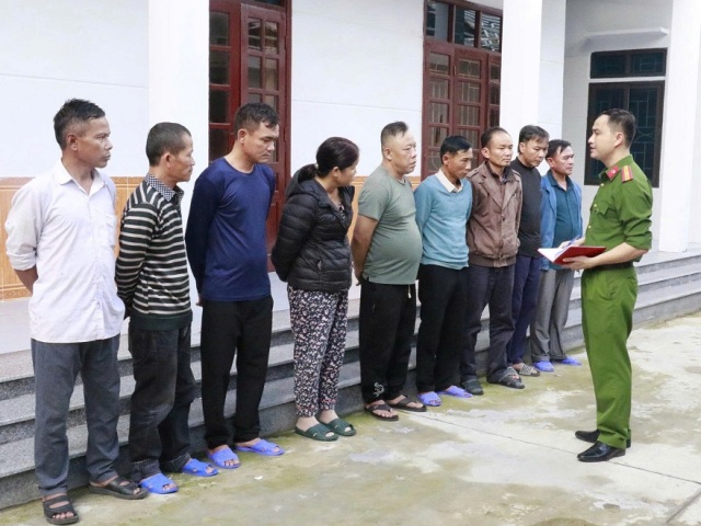 Triệt phá ổ nhóm đánh bạc lợi dụng đám tang để sát phạt