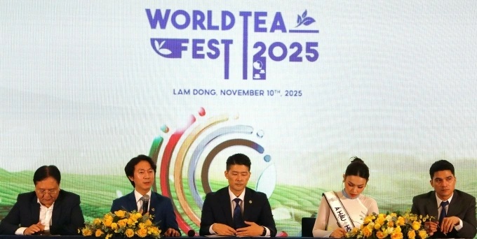 Đại diện Ban tổ chức lễ hội trà quốc tế 2025 tại buổi họp báo, chiều 10/11.