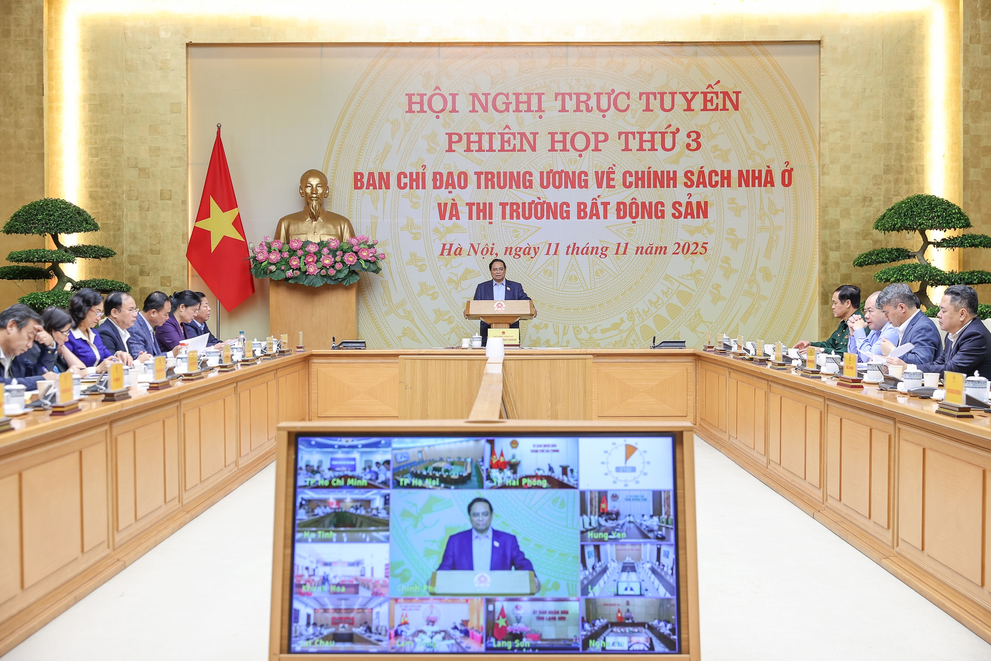 Thủ tướng Phạm Minh Chính, Trưởng Ban Chỉ đạo Trung ương về chính sách nhà ở và thị trường bất động sản, chủ trì phiên họp thứ 3 của Ban Chỉ đạo. (Ảnh: VGP/Nhật Bắc)