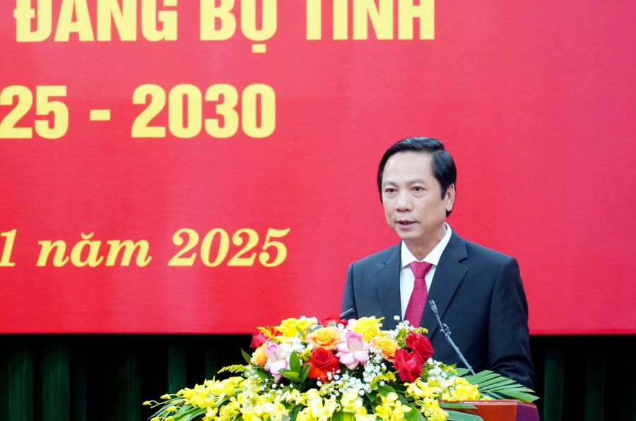 Ph&oacute; Chủ tịch Thường trực UBND tỉnh Quảng Trị Ho&agrave;ng Nam tr&igrave;nh b&agrave;y Chuy&ecirc;n đề 2.