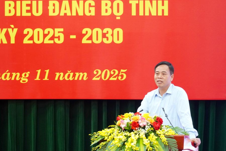 Ph&oacute; B&iacute; thư Tỉnh ủy, Chủ tịch HĐND tỉnh Quảng Trị Nguyễn Đăng Quang tr&igrave;nh b&agrave;y Chuy&ecirc;n đề 3.