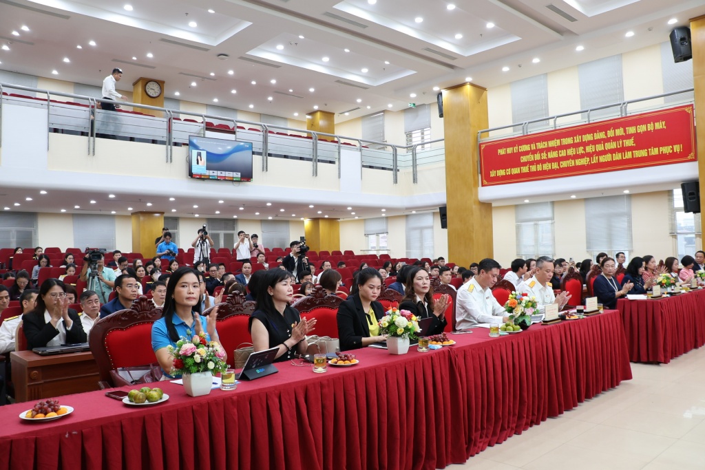 oàn cảnh hội nghị oàn cảnh hội nghị