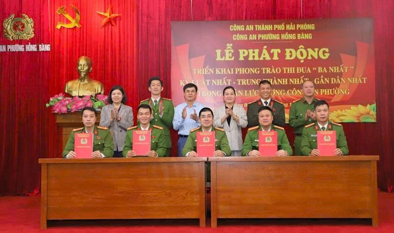 Đại diện các Tổ công tác CAP Hồng Bàng ký giao ước thi đua quyết tâm thực hiện thắng lợi phong trào thi đua “Ba nhất”.