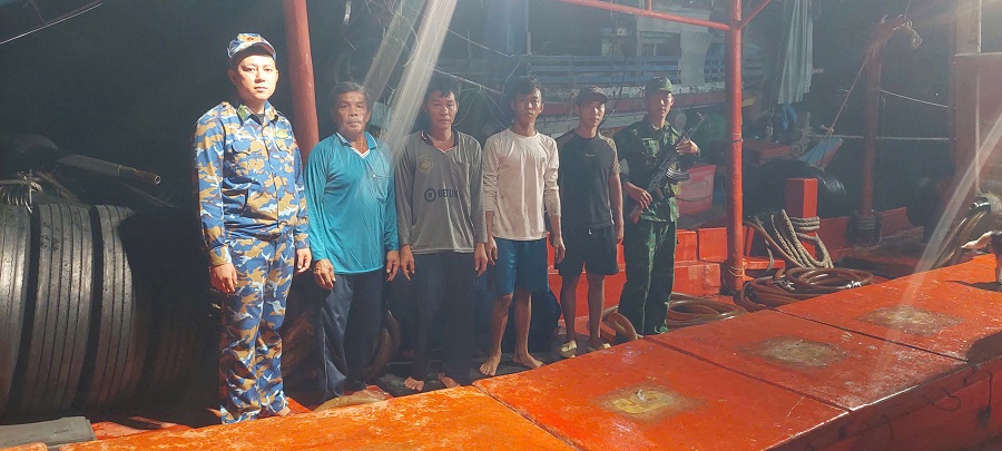 Tàu cá KG-93437-TS vận chuyển 31.000 lít dầu DO không rõ nguồn gốc bị lực lượng BĐBP bắt giữ ngày 27/10/2025.