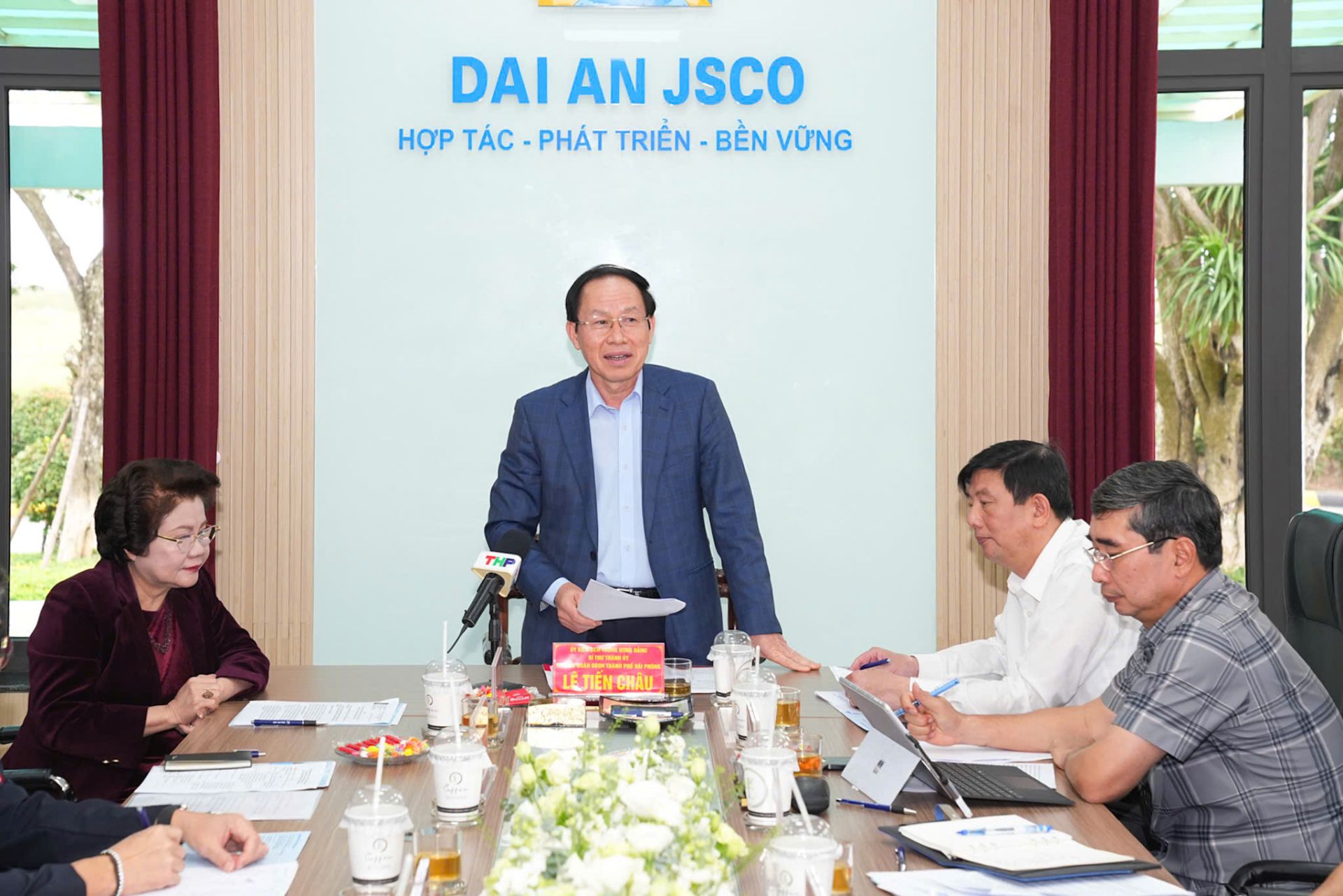 Đồng chí Bí thư Thành ủy Lê Tiến Châu làm việc với Công ty cổ phần Đại An và một số doanh nghiệp tại Khu công nghiệp Đại An. Đồng chí Bí thư Thành ủy Lê Tiến Châu làm việc với Công ty cổ phần Đại An và một số doanh nghiệp tại Khu công nghiệp Đại An.