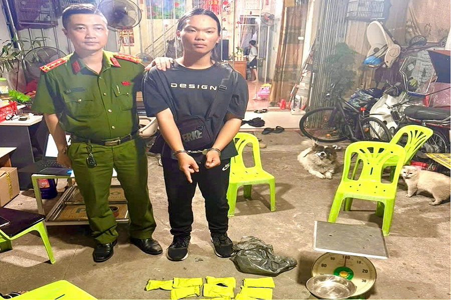 Quảng Ninh: Khởi tố 5 đối tượng buôn lậu bạc, thu hồi 20kg bạc giấu trong đế giày