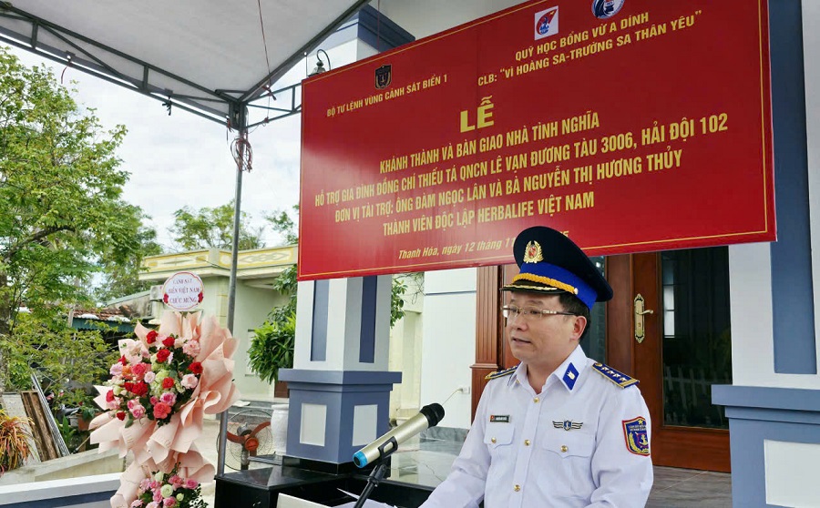Đại tá Nguyễn Hữu Tuyển - Phó Chính ủy Bộ Tư lệnh Vùng phát biểu tại Lễ bàn giao