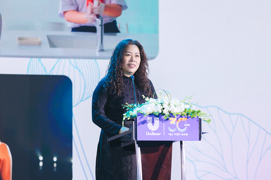 Bà Nguyễn Thị Bích Vân - Tổng Giám đốc quốc gia của Unilever Việt Nam phát biểu tại sự kiện Bà Nguyễn Thị Bích Vân - Tổng Giám đốc quốc gia của Unilever Việt Nam phát biểu tại sự kiện