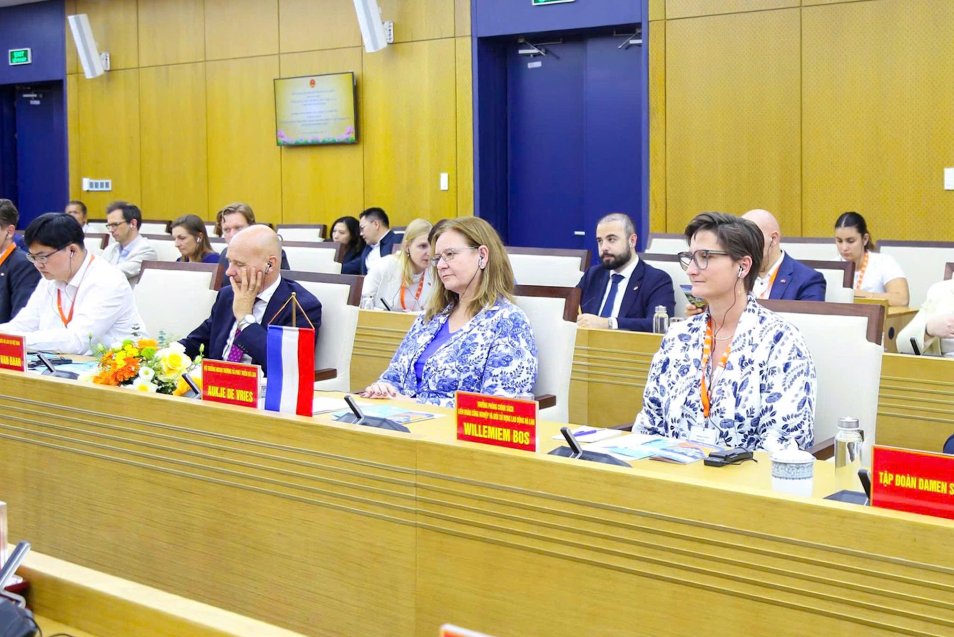 Bà Aukje de Vries, Bộ trưởng Ngoại thương và Phát triển Hà Lan tại buổi làm việc. Bà Aukje de Vries, Bộ trưởng Ngoại thương và Phát triển Hà Lan tại buổi làm việc.