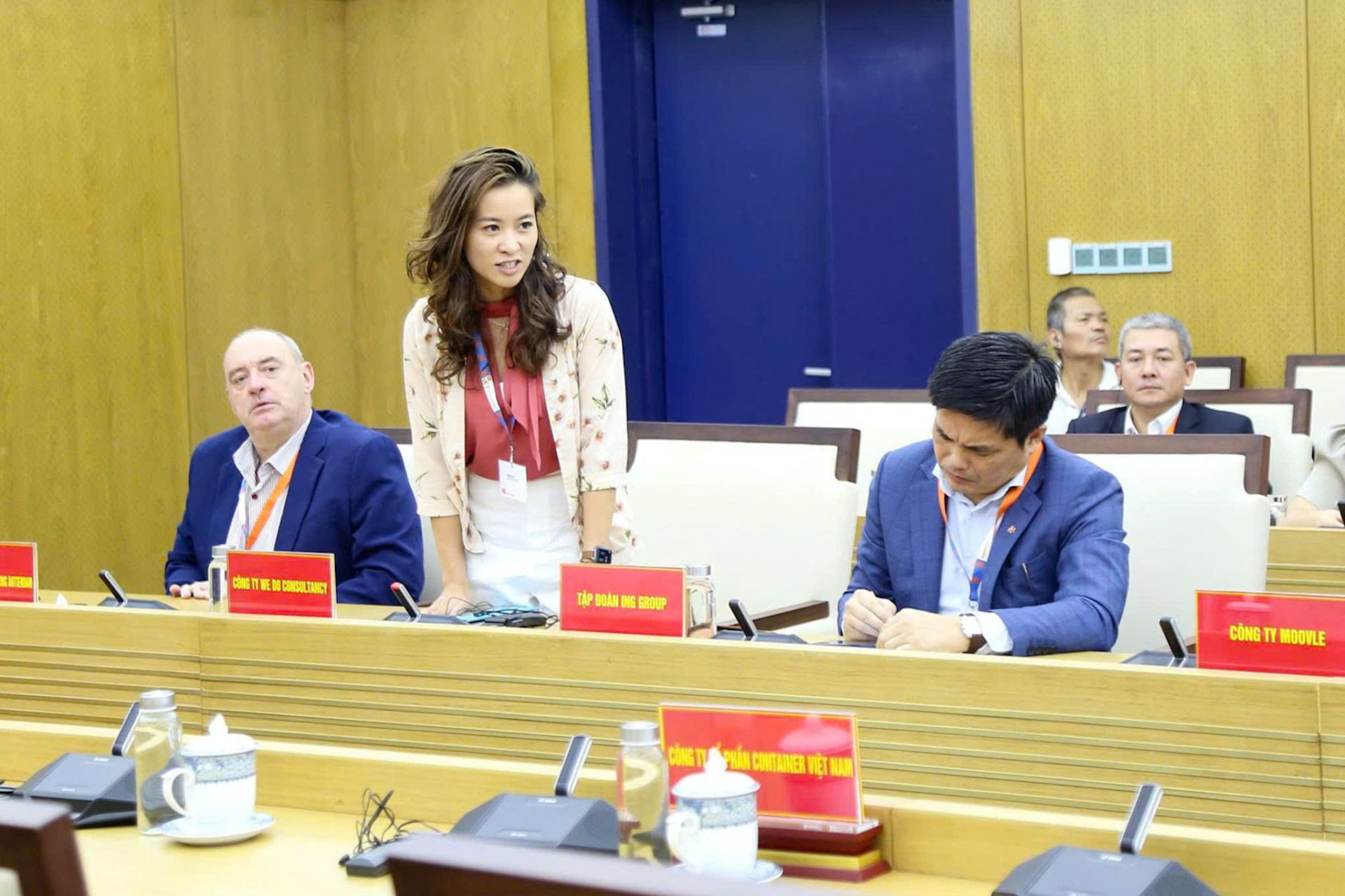 Đại diện lãnh đạo doanh nghiệp của Hà Lan phát biểu tại buổi làm việc. Đại diện lãnh đạo doanh nghiệp của Hà Lan phát biểu tại buổi làm việc.