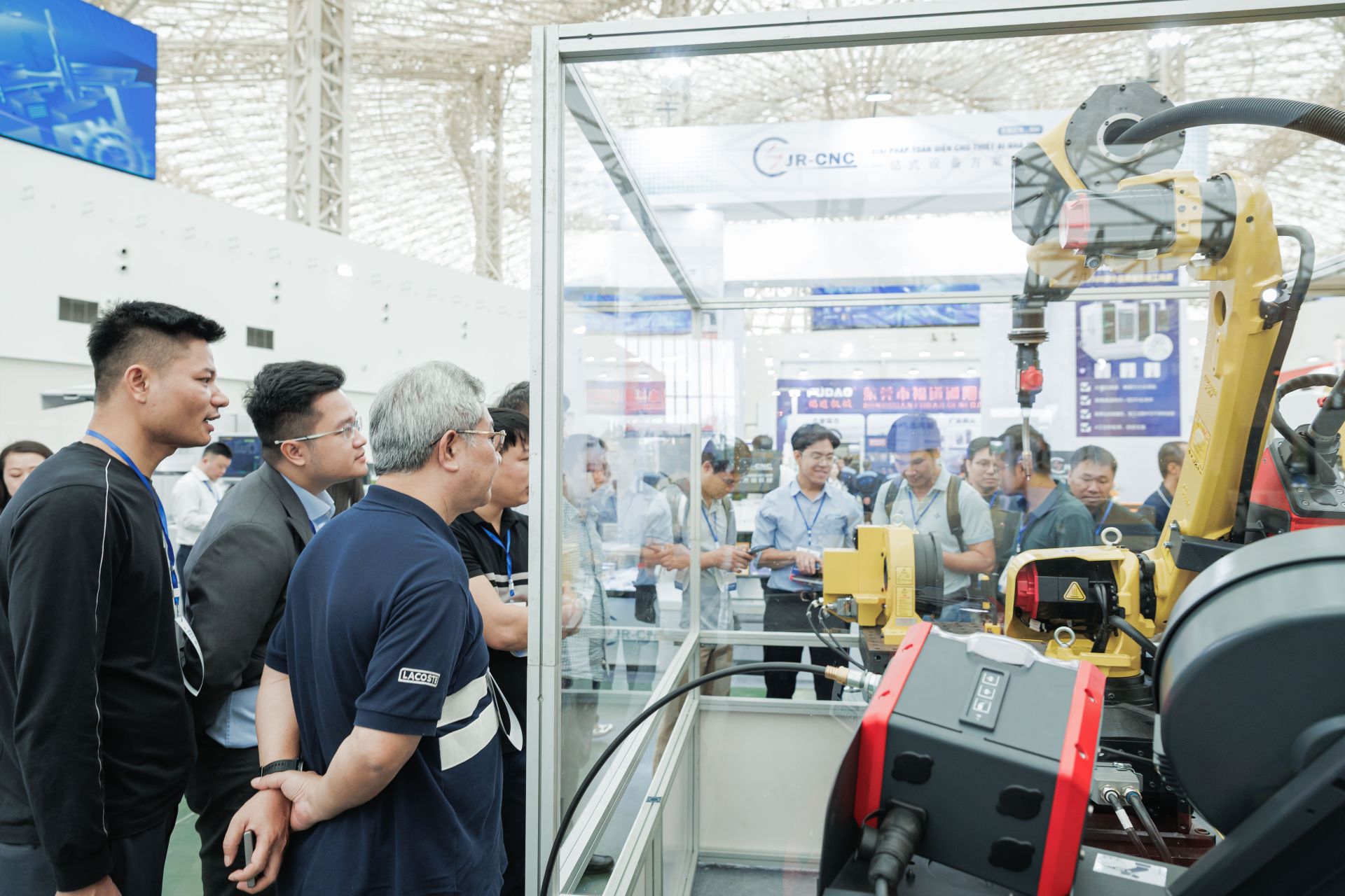 Tại Tuần lễ Công nghiệp và Công nghệ Việt Nam 2025, cộng đồng doanh nghiệp và khách tham quan sẽ được trải nghiệm liền mạch 5 triển lãm chuyên ngành hàng đầu quốc gia, tạo nên chuỗi giá trị liên kết toàn diện chưa từng có. Tại Tuần lễ Công nghiệp và Công nghệ Việt Nam 2025, cộng đồng doanh nghiệp và khách tham quan sẽ được trải nghiệm liền mạch 5 triển lãm chuyên ngành hàng đầu quốc gia, tạo nên chuỗi giá trị liên kết toàn diện chưa từng có.