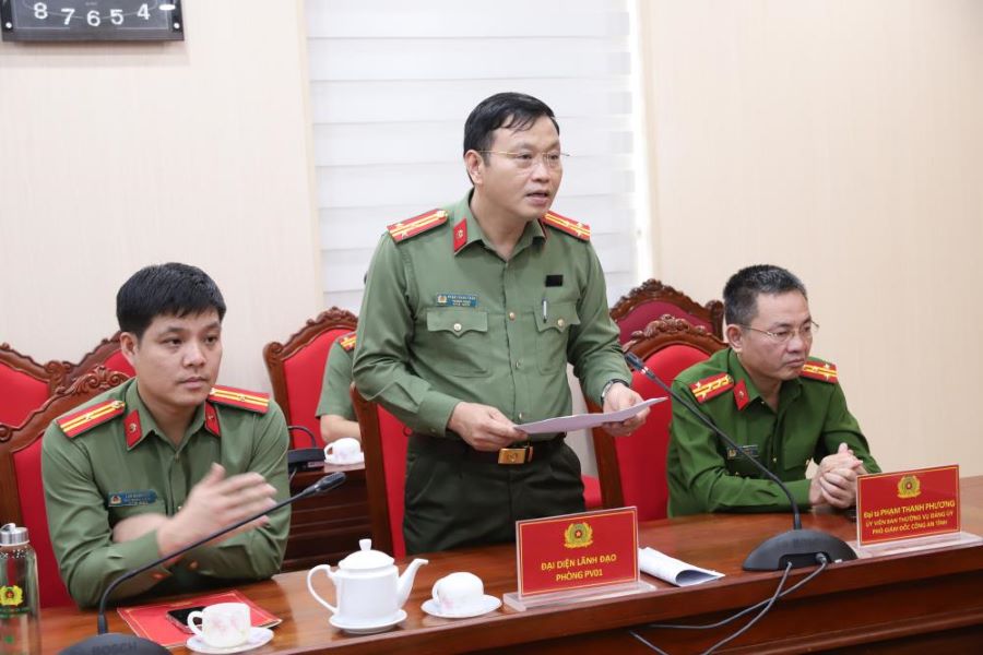 Thượng tá Phạm Thanh Trâm, Trưởng phòng Tham mưu báo cáo kết quả công tác đấu tranh với tội phạm.